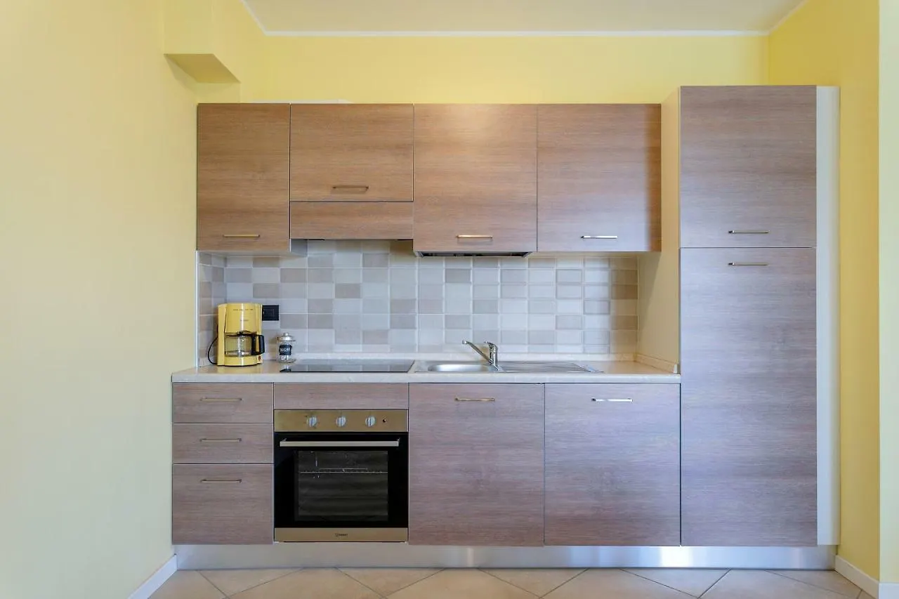 Yellow Lake View Apartment Gera Lario