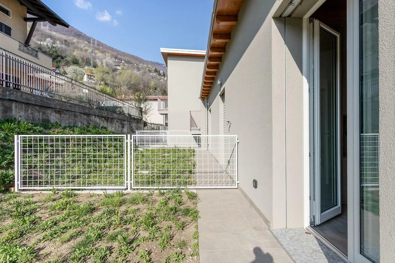Yellow Lake View Apartment Gera Lario