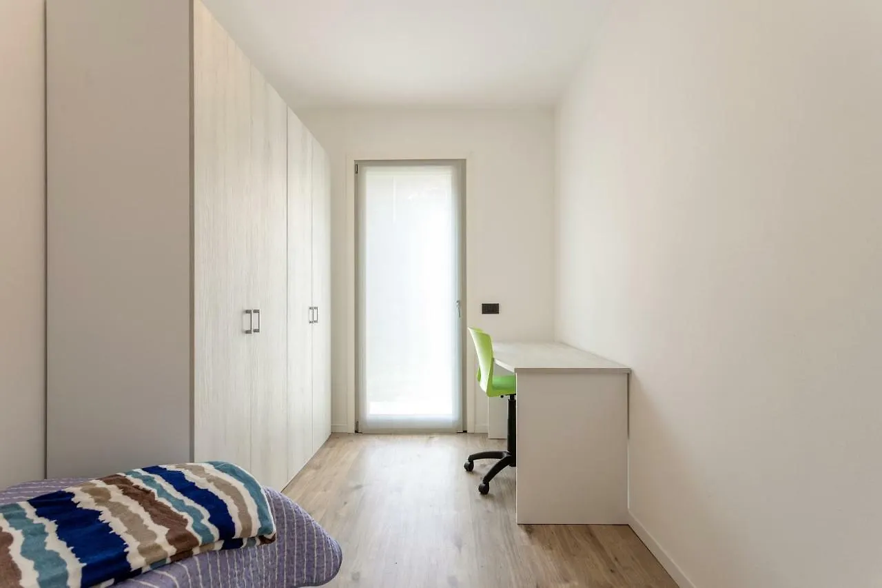 Yellow Lake View Apartment Gera Lario