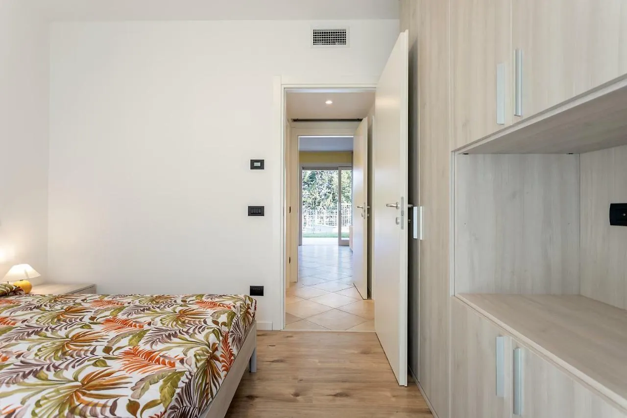 Yellow Lake View Apartment Gera Lario