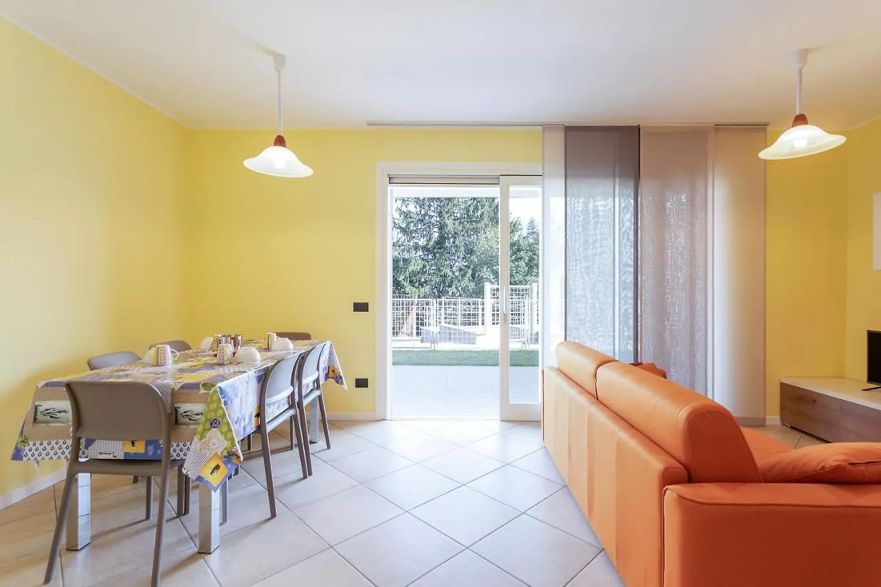 Yellow Lake View Apartment Gera Lario