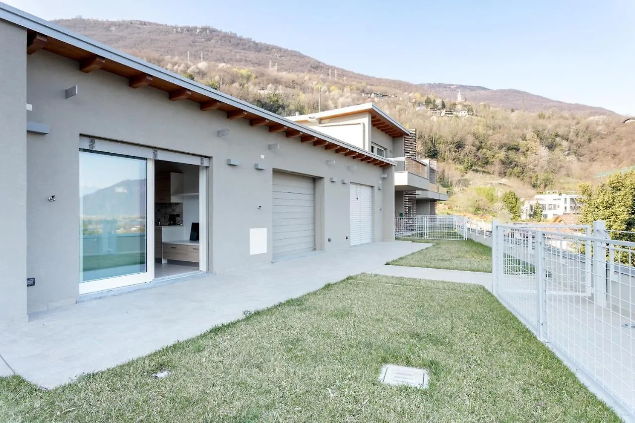 Yellow Lake View Apartment Gera Lario 0*,  Italy